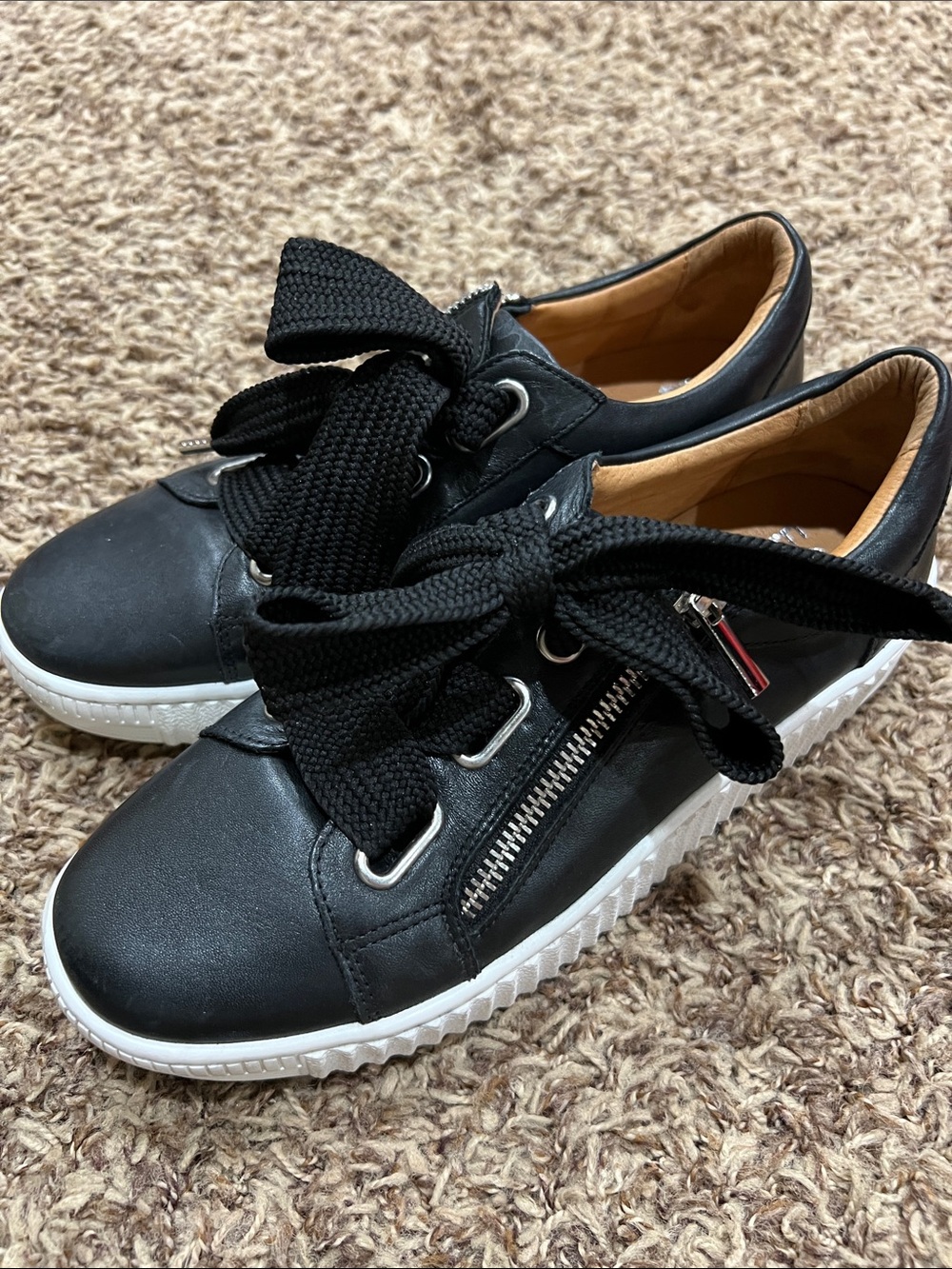 EOS Melbourne Jovi sneakers sz 38 7.5